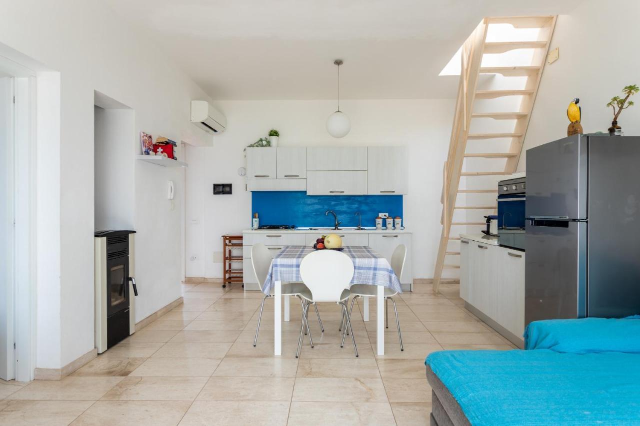 Appartamento Fronte Mare - Waterfront Apartment Putzu Idu Exteriör bild
