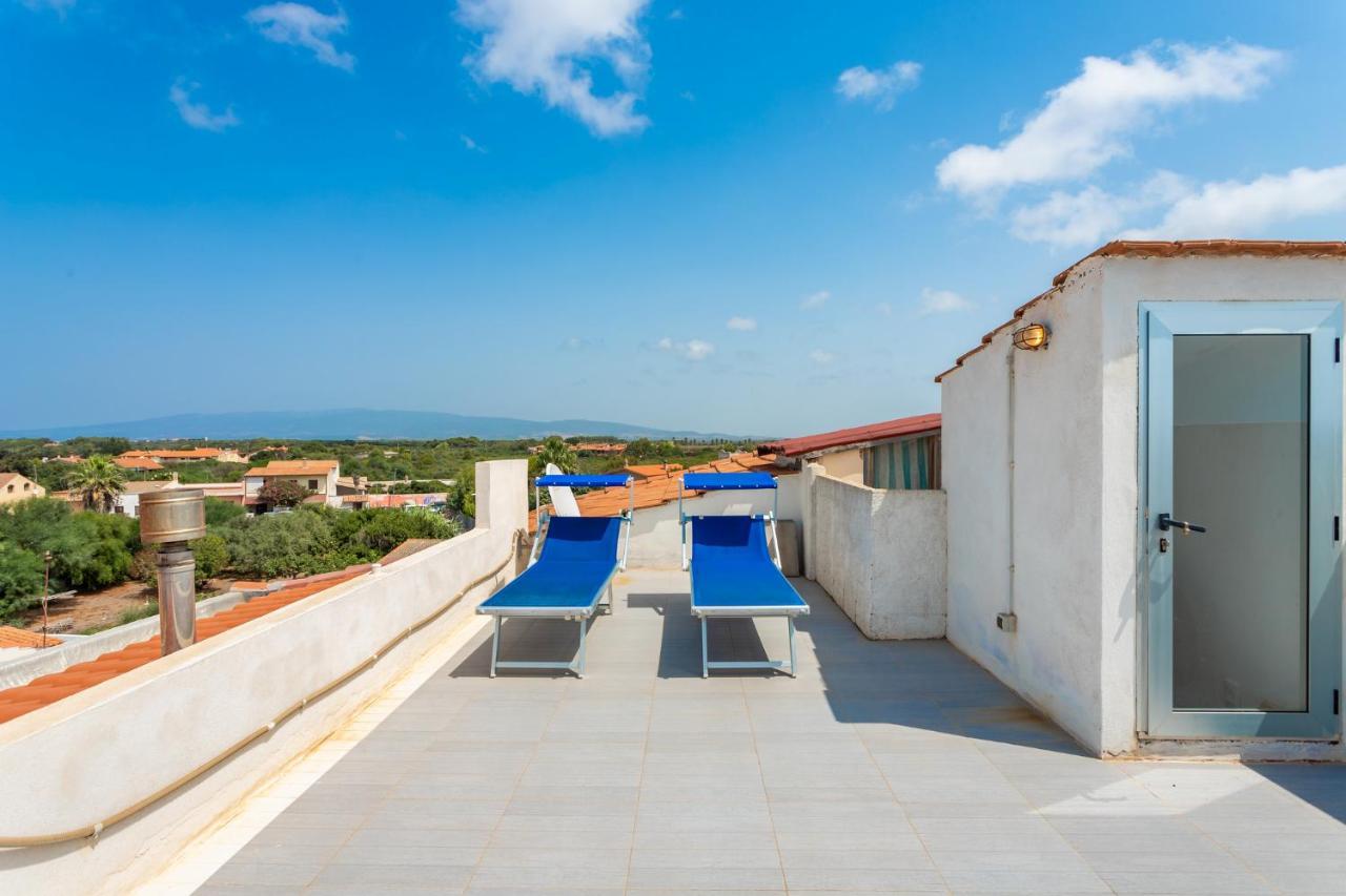 Appartamento Fronte Mare - Waterfront Apartment Putzu Idu Exteriör bild