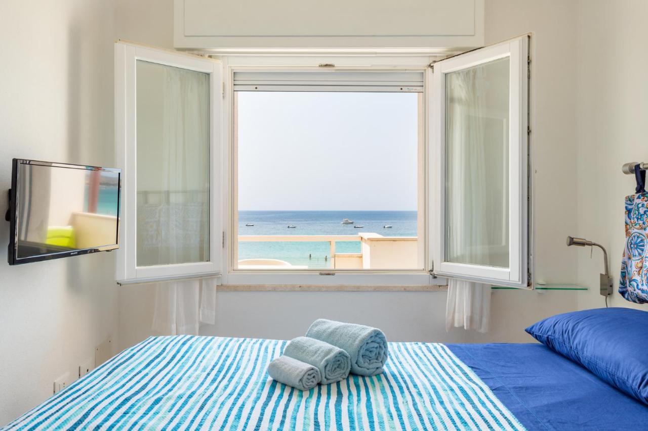 Appartamento Fronte Mare - Waterfront Apartment Putzu Idu Exteriör bild