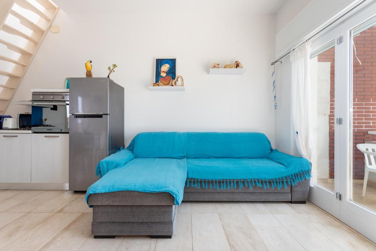 Appartamento Fronte Mare - Waterfront Apartment Putzu Idu Exteriör bild